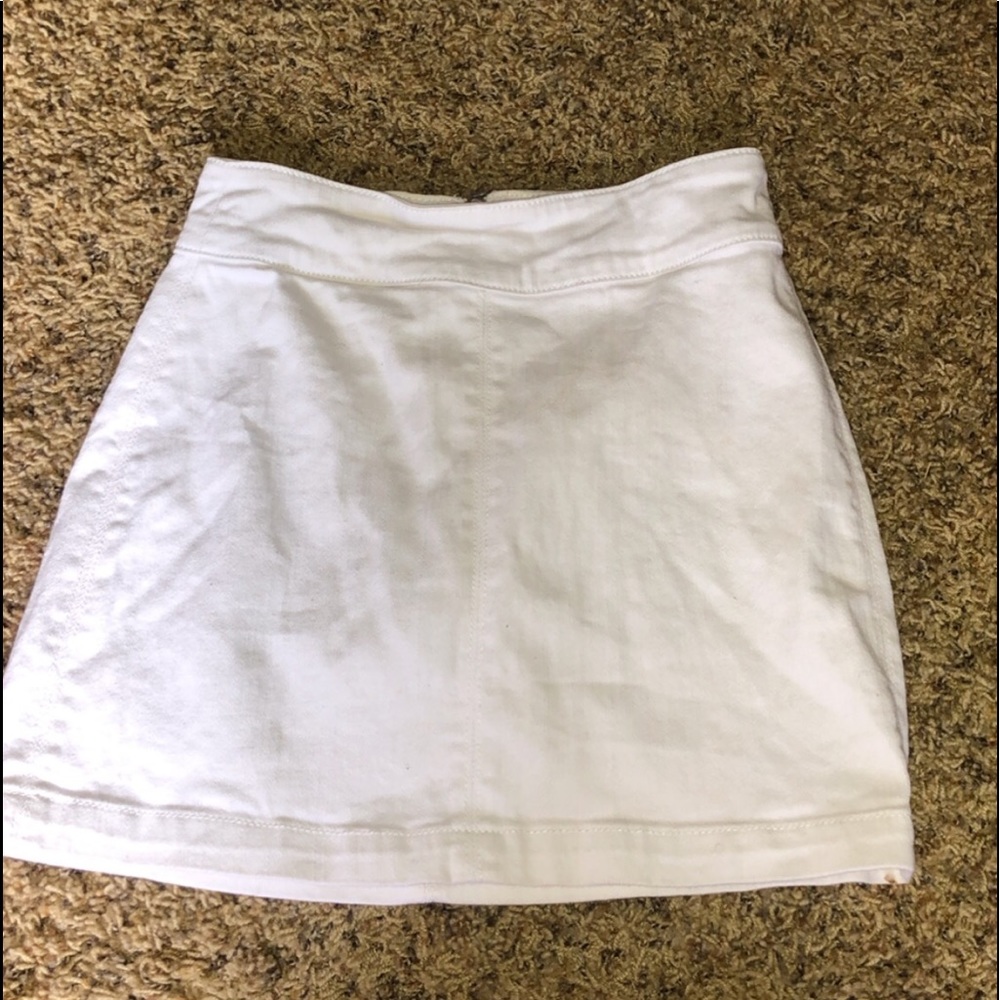 White denim skirt 💋.